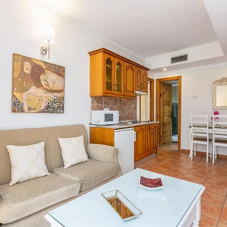 Apartahotel Puerta De Aduares Marbella